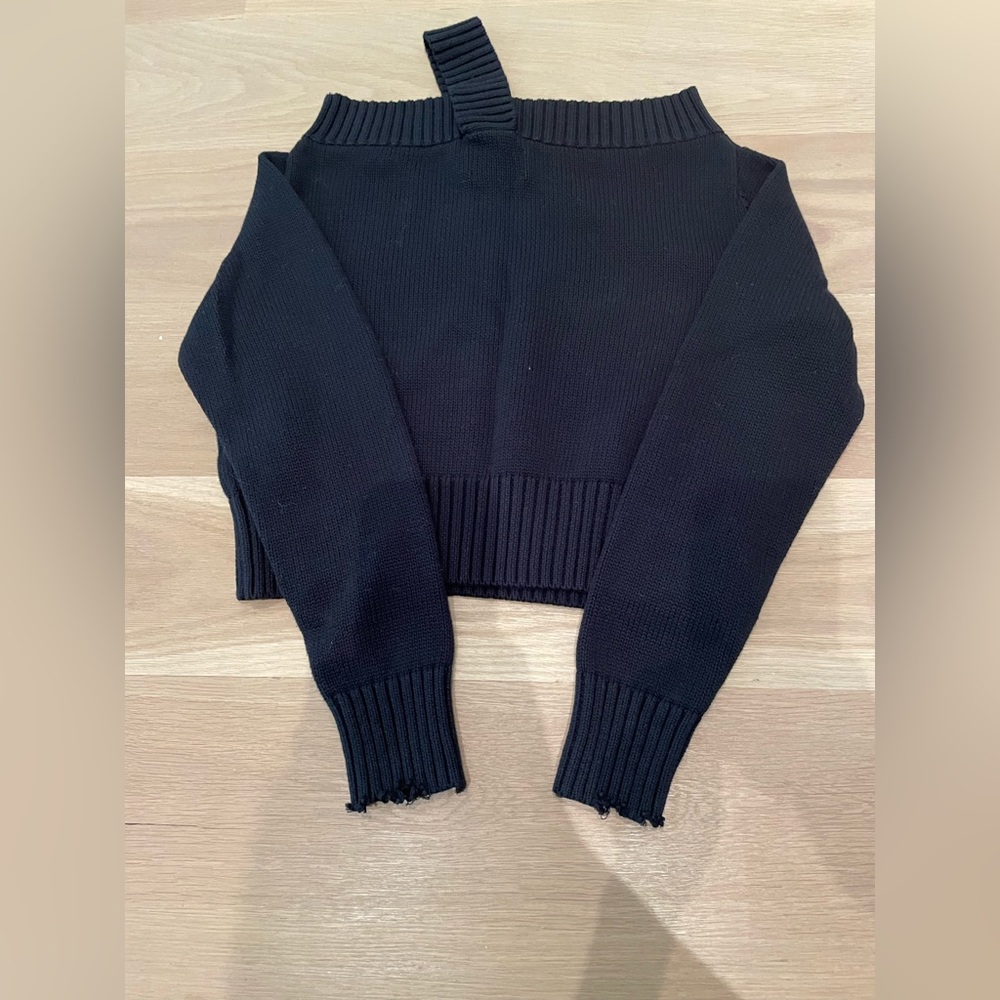 RtA sweater, distressed look, crop, size XXS.